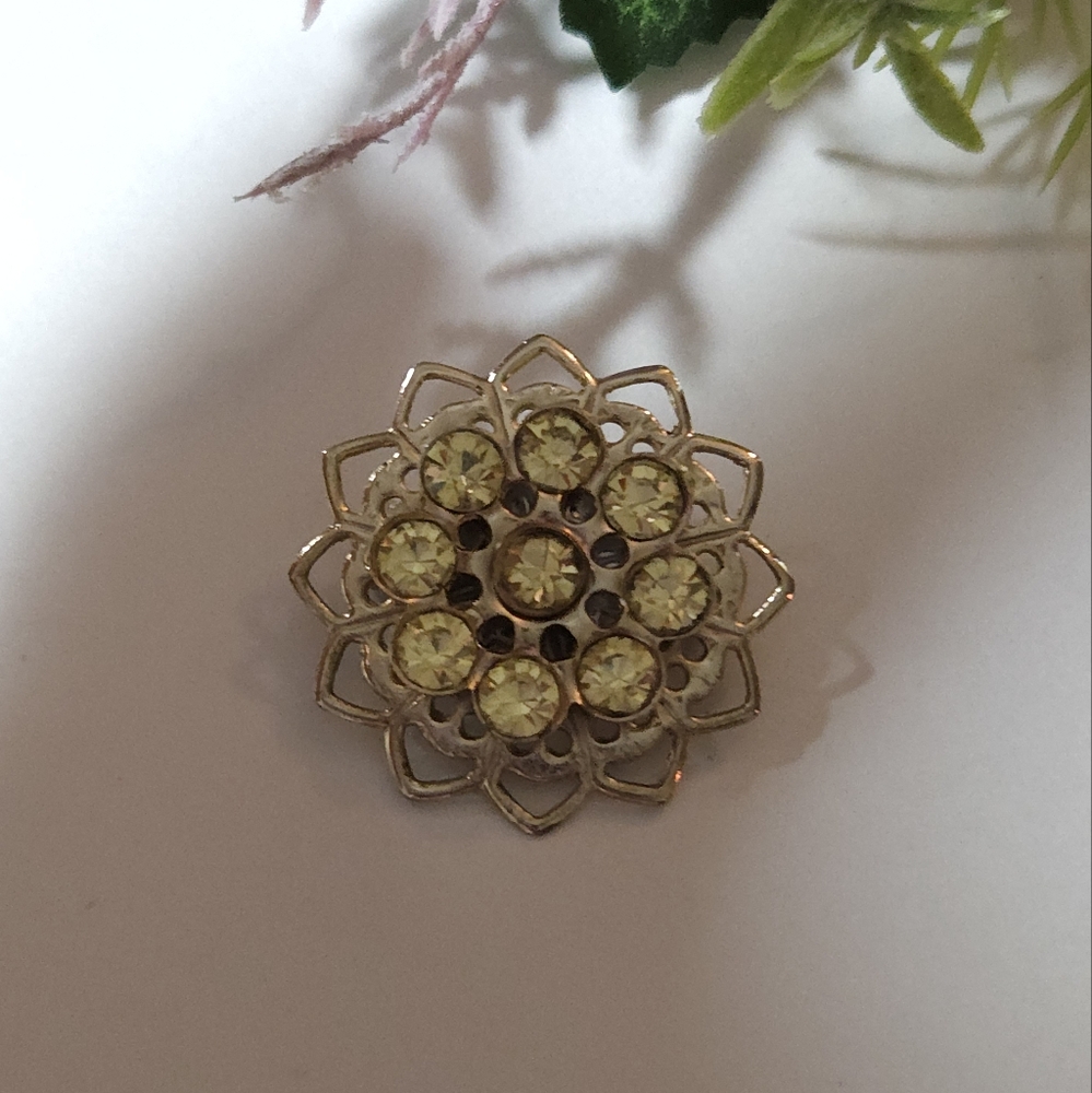 Vintage Yellow Crystal Gold Filigree Flower Brooch - Picture 14 of 15